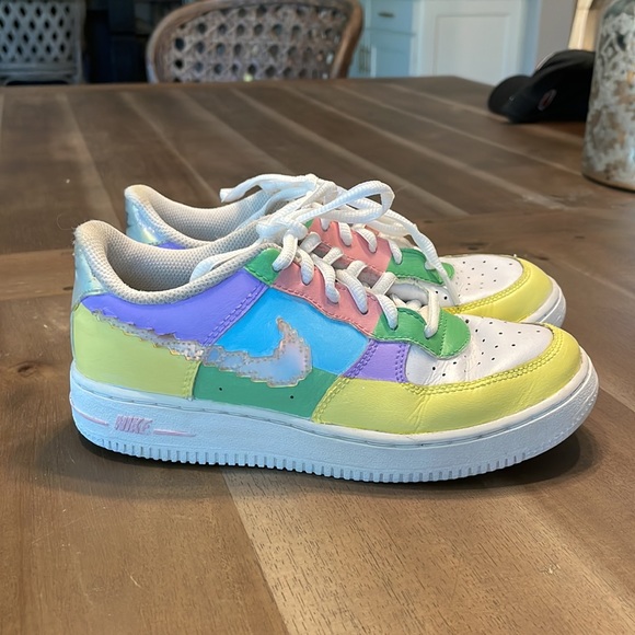 Nike Air Force 1 LV8 1 kids shoes. - Picture 2 of 11